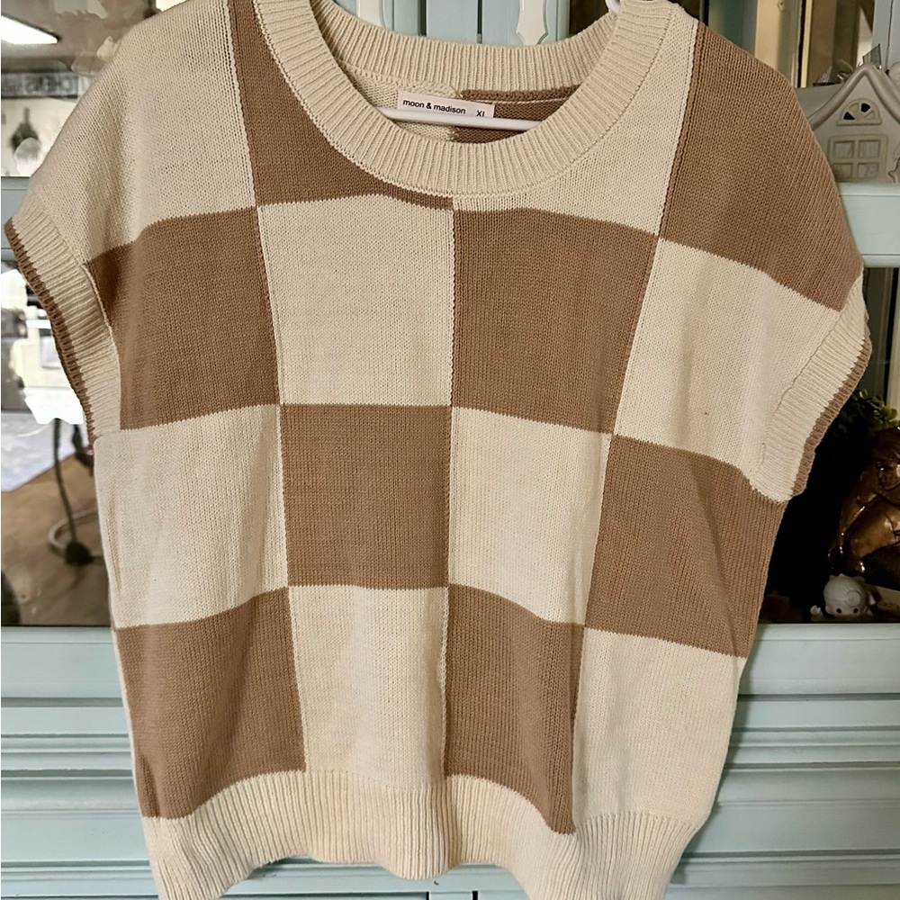 Moon & Madison Cream and Tan Knit Sweater